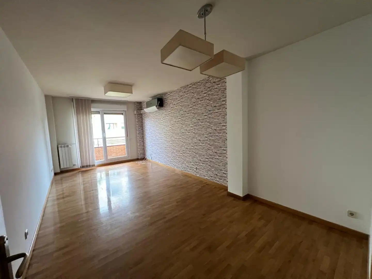 Living room of Flat for sale in  Logroño  with Air Conditioner, Heating and Terrace