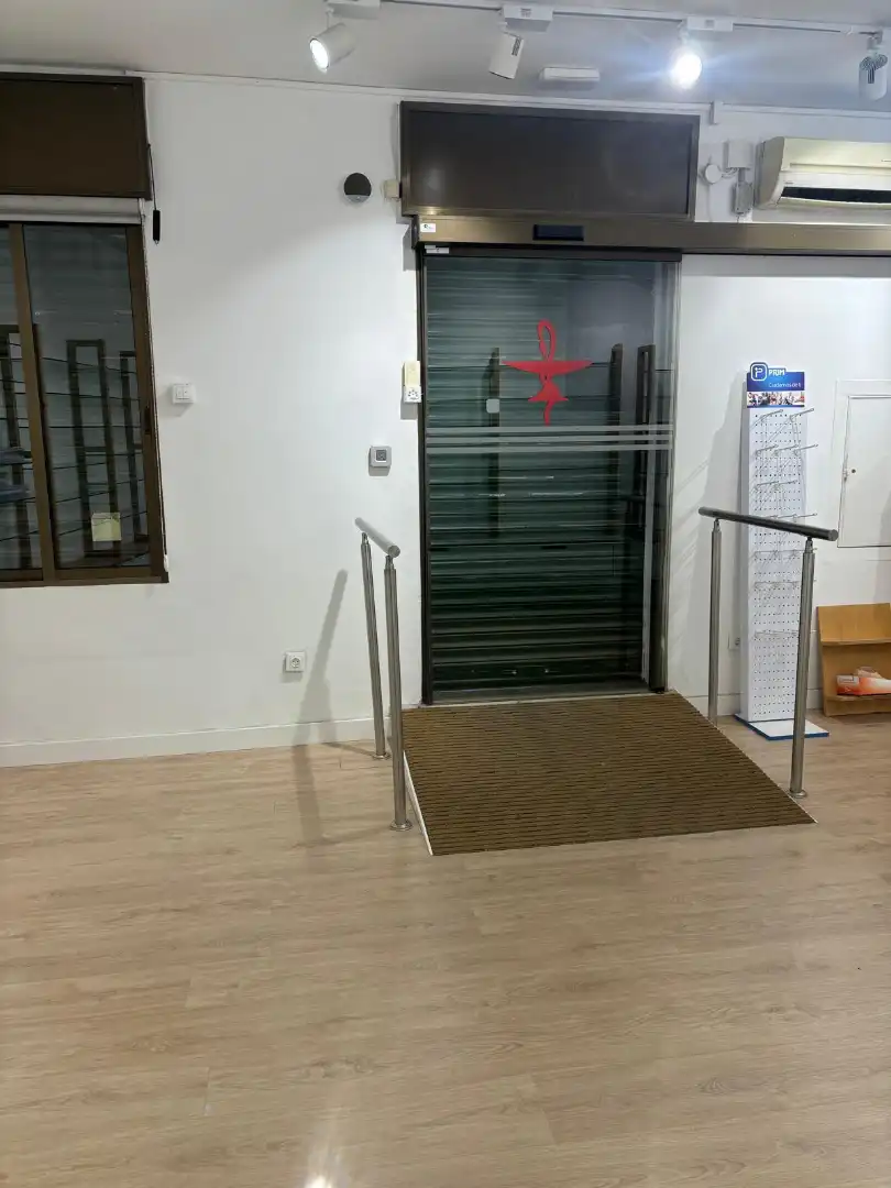 Commercial properties for rent in Carrer de Ripoll, 2, Lloreda