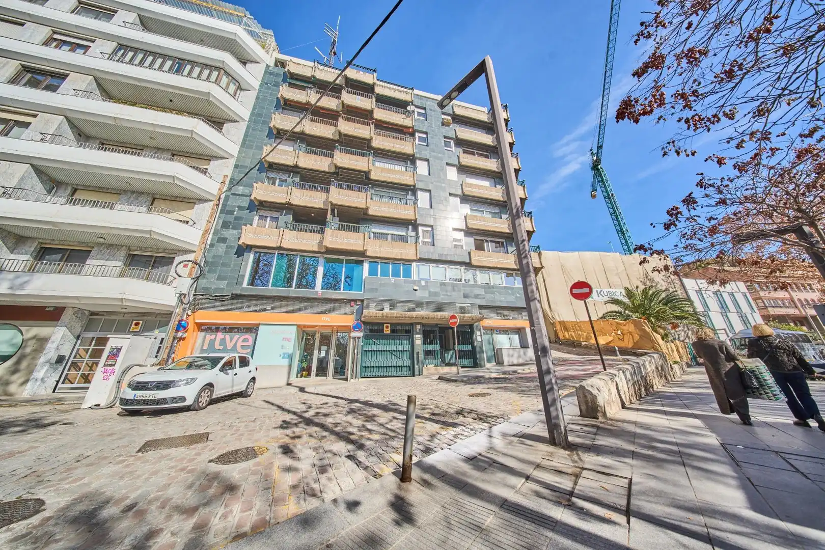 Vista exterior de Pis en venda en Granada amb Calefacció, Terrassa i Balcó