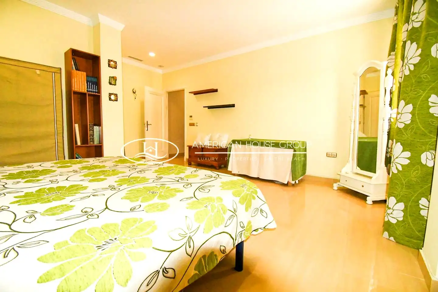 Bedroom of Houses for sale in Chiclana de la Frontera  with Air Conditioner, Heating and Private garden