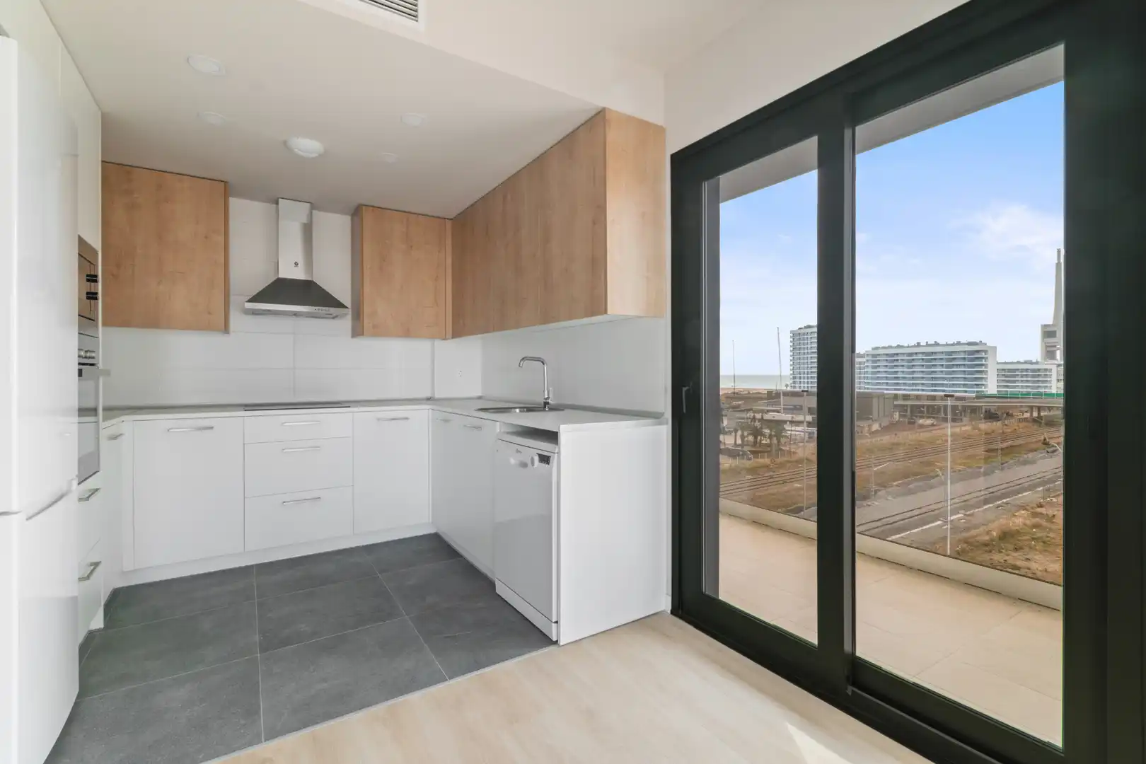 Cocina de Piso de alquiler en Badalona con Aire acondicionado, Terraza y Trastero