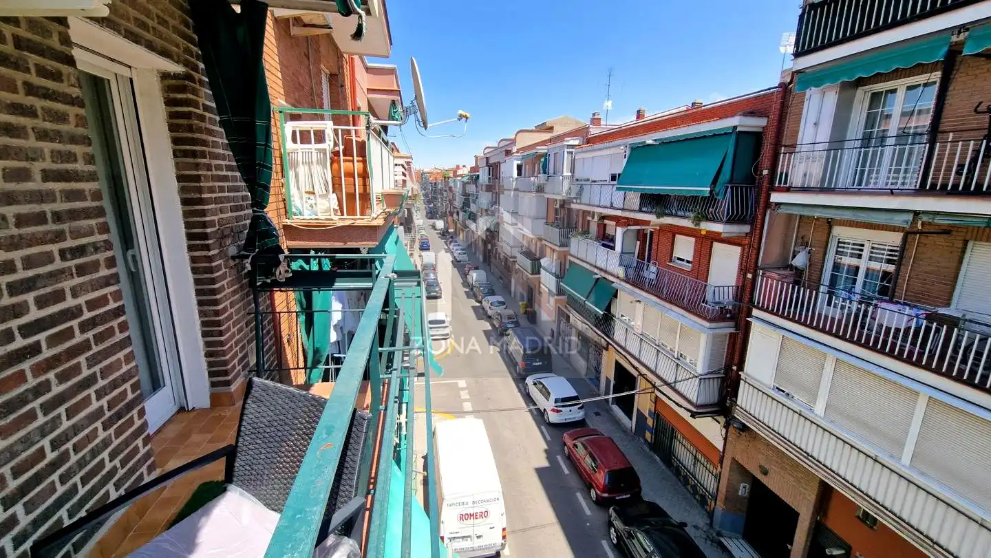 Vista exterior de Piso en venta en Madrid con Aire acondicionado, Terraza y Amueblado