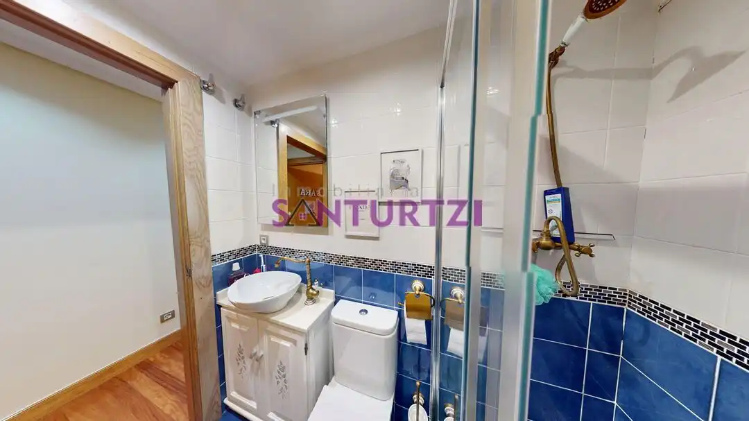 Baño de Piso en venta en Santurtzi  con Calefacción, Terraza y Trastero