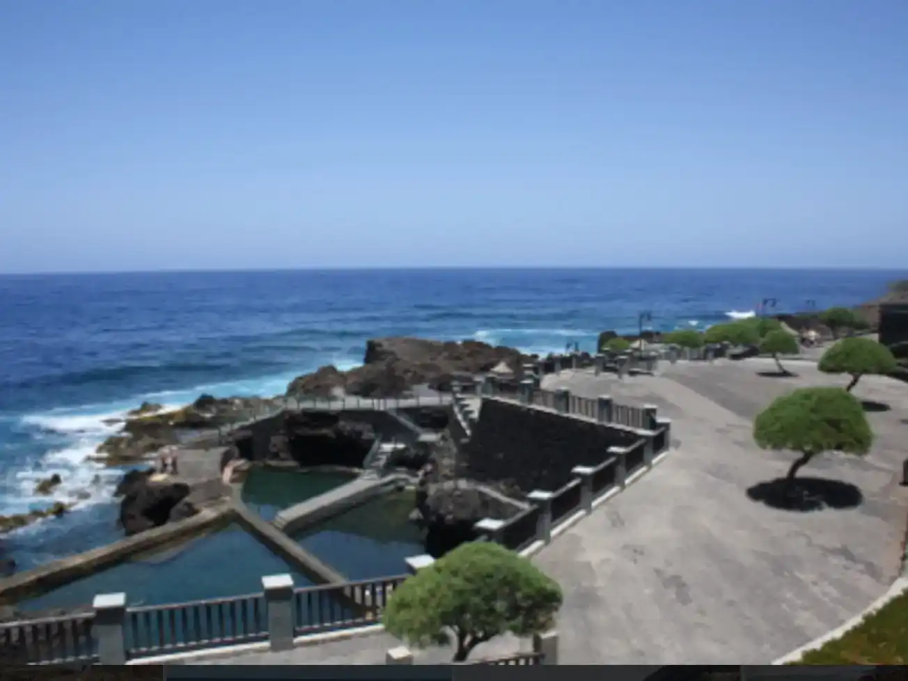 Vista exterior de Apartament de lloguer en Barlovento amb Jardí privat i Moblat