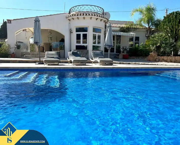 Xalet amb piscina en venda a Playa de los Locos