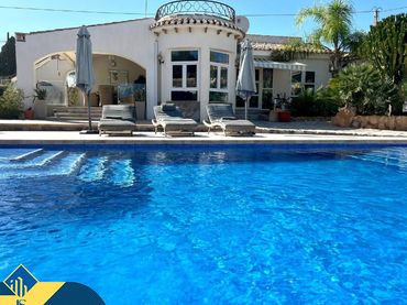 Chalet con piscina en venta en Playa de los Locos