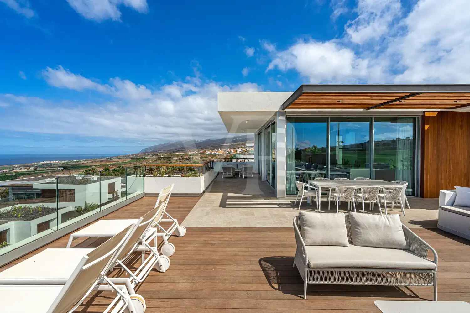 Terrasse von Dachboden zum Verkauf in Guía de Isora mit Klimaanlage, Terrasse und Balkon
