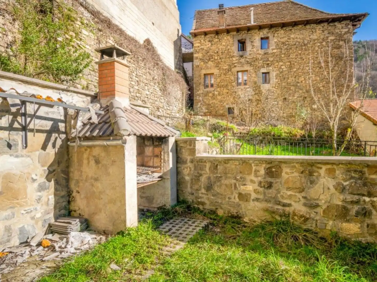Garden of Country homes for sale in Uztárroz / Uztarroze