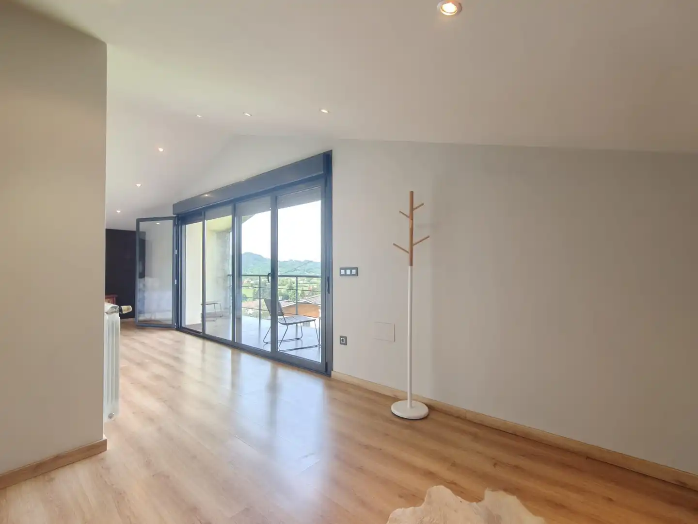 Sala d'estar de Casa o xalet en venda en Siero amb Jardí privat, Terrassa i Traster