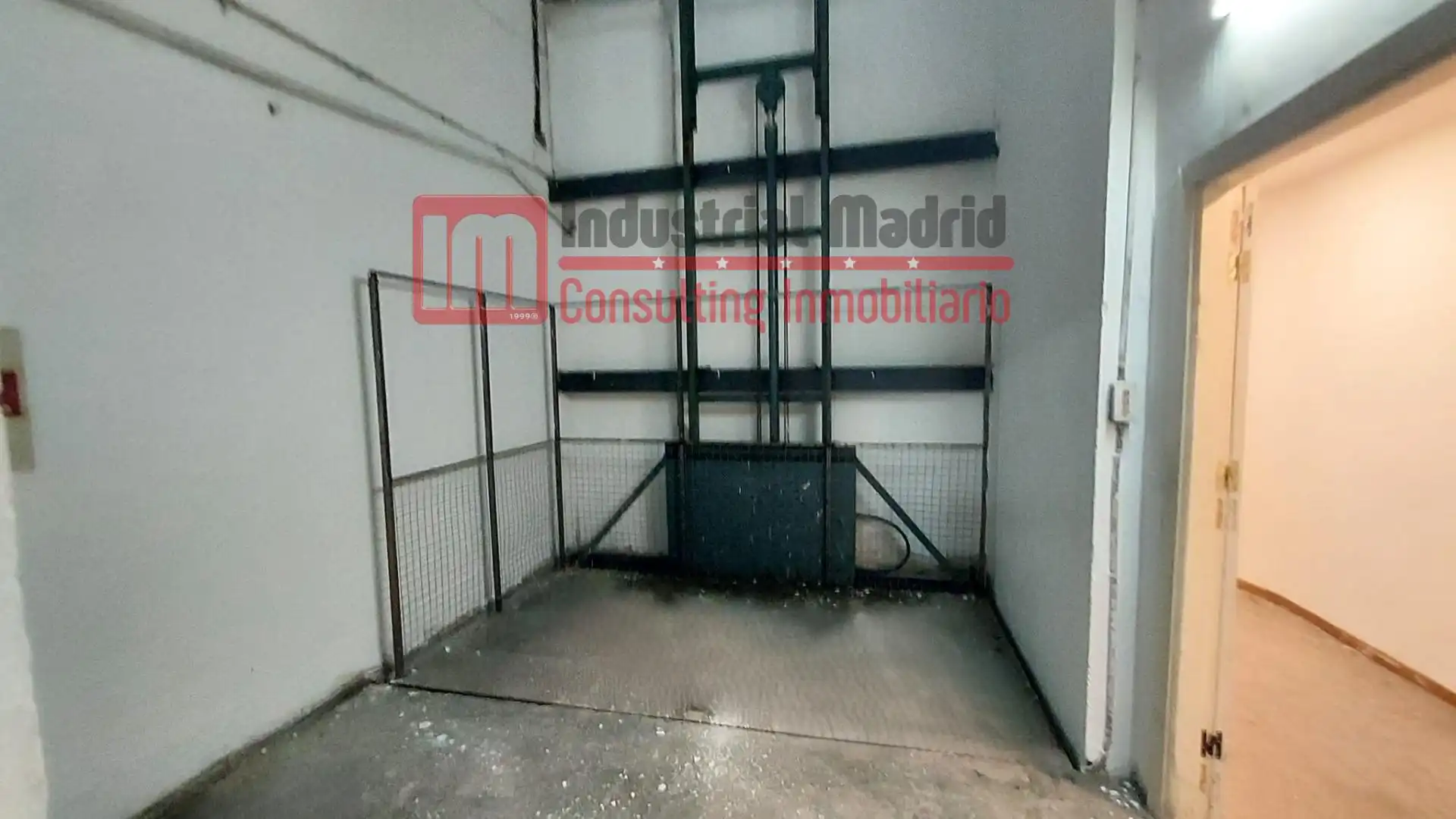 Parking of Industrial buildings for sale in Los Olivos - Los Ángeles