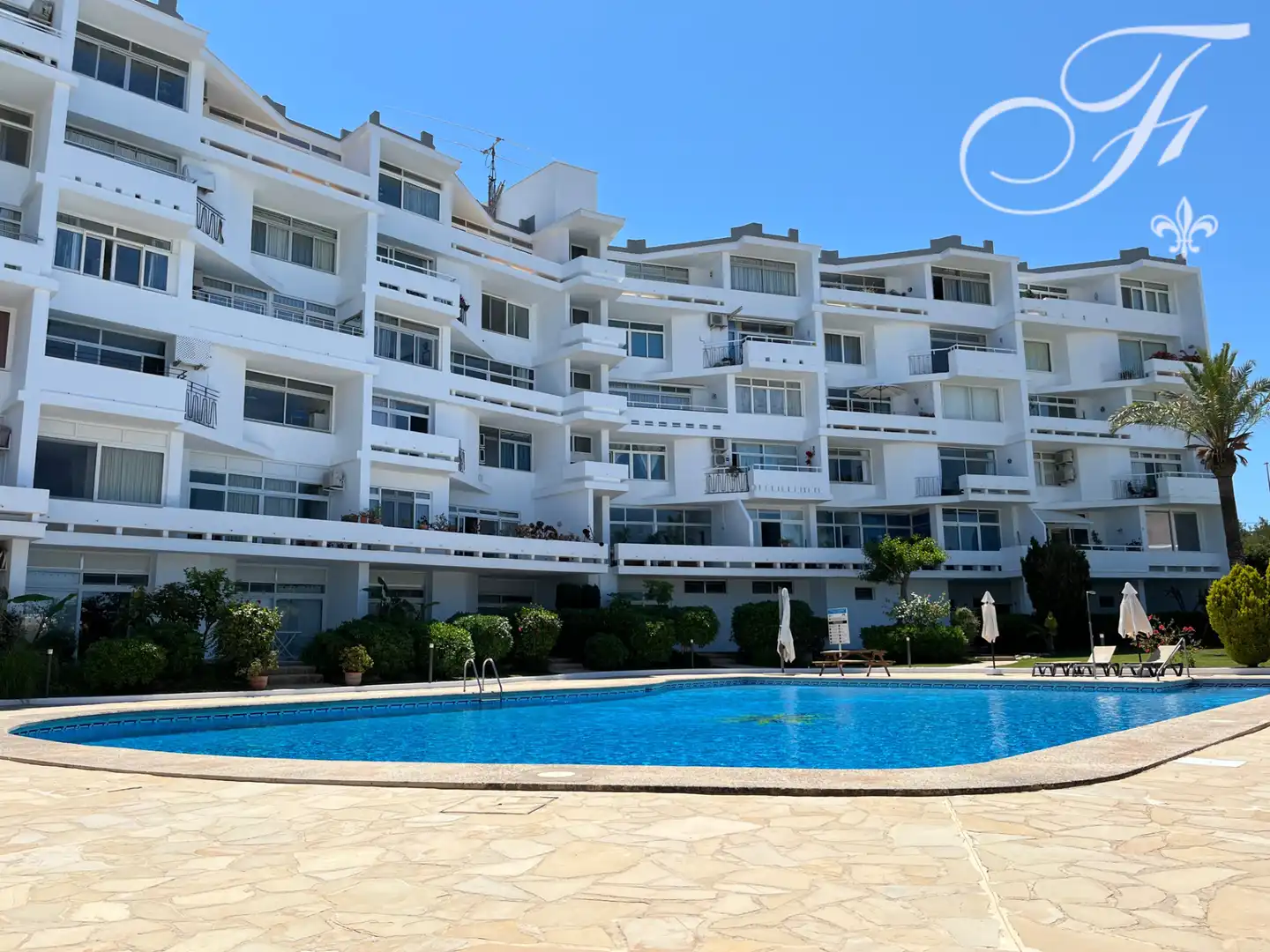 Vista exterior de Piso en venta en Santa Eulària des Riu con Aire acondicionado y Piscina comunitaria