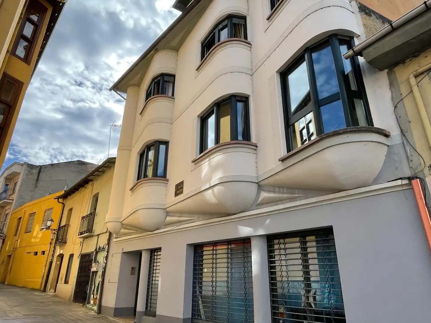 Vista exterior de Pis en venda en Ponferrada amb Calefacció i Terrassa