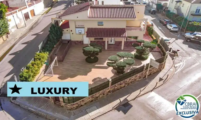 Vista exterior de Casa o chalet en venta en Roses con Aire acondicionado, Calefacción y Jardín privado