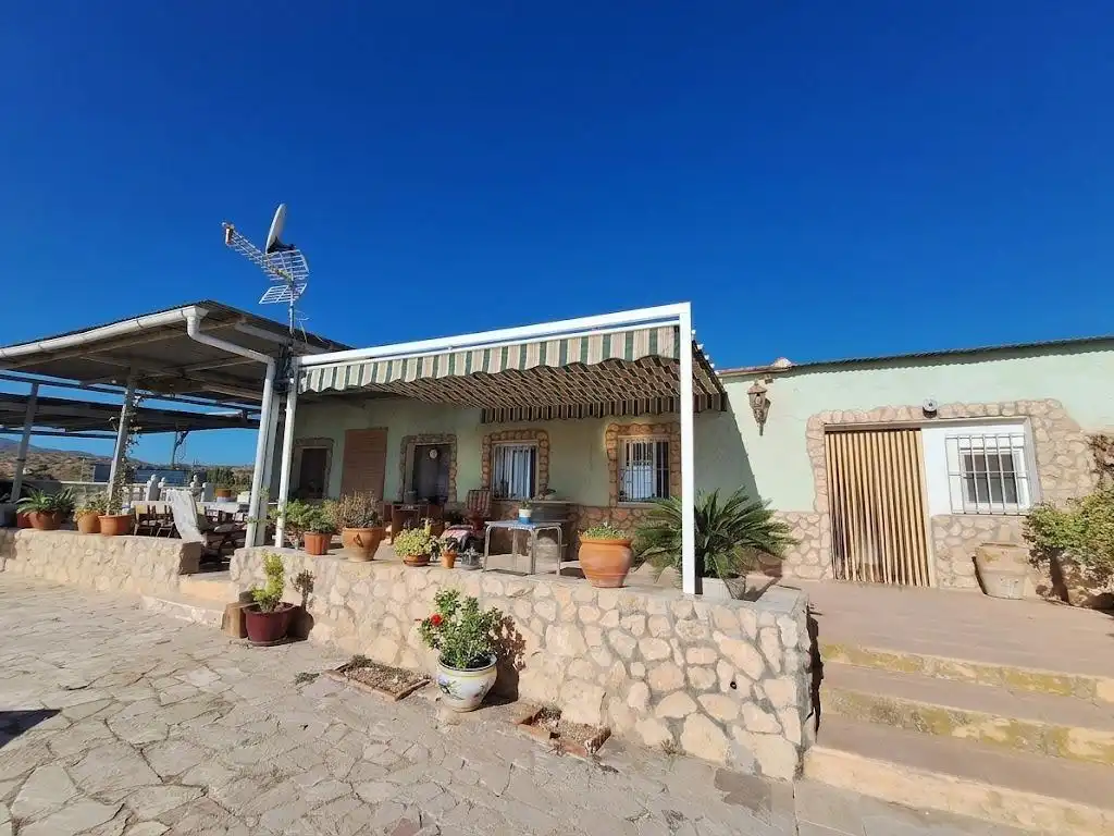 Houses for sale in Monóvar  / Monòver  with Air Conditioner, Heating and Private garden
