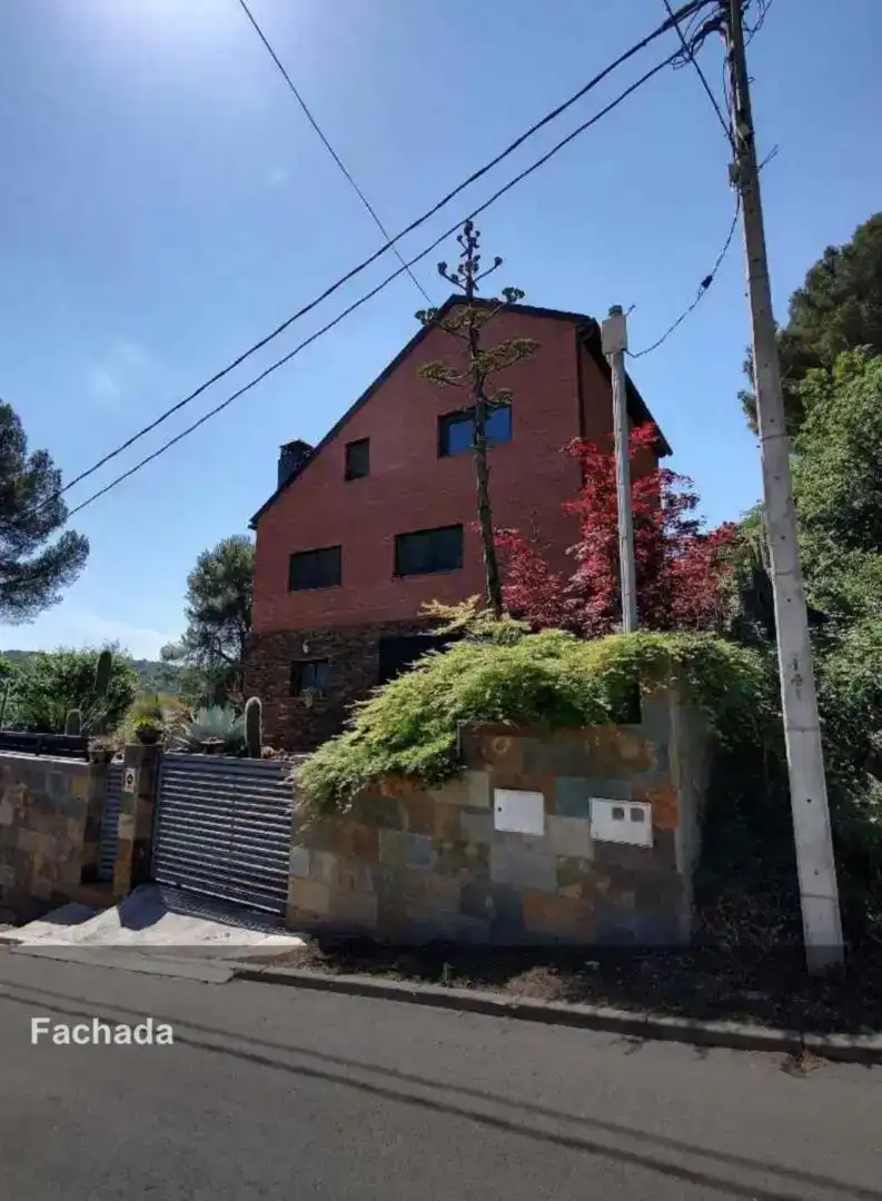 Vista exterior de Casa o xalet en venda en Els Hostalets de Pierola amb Aire condicionat