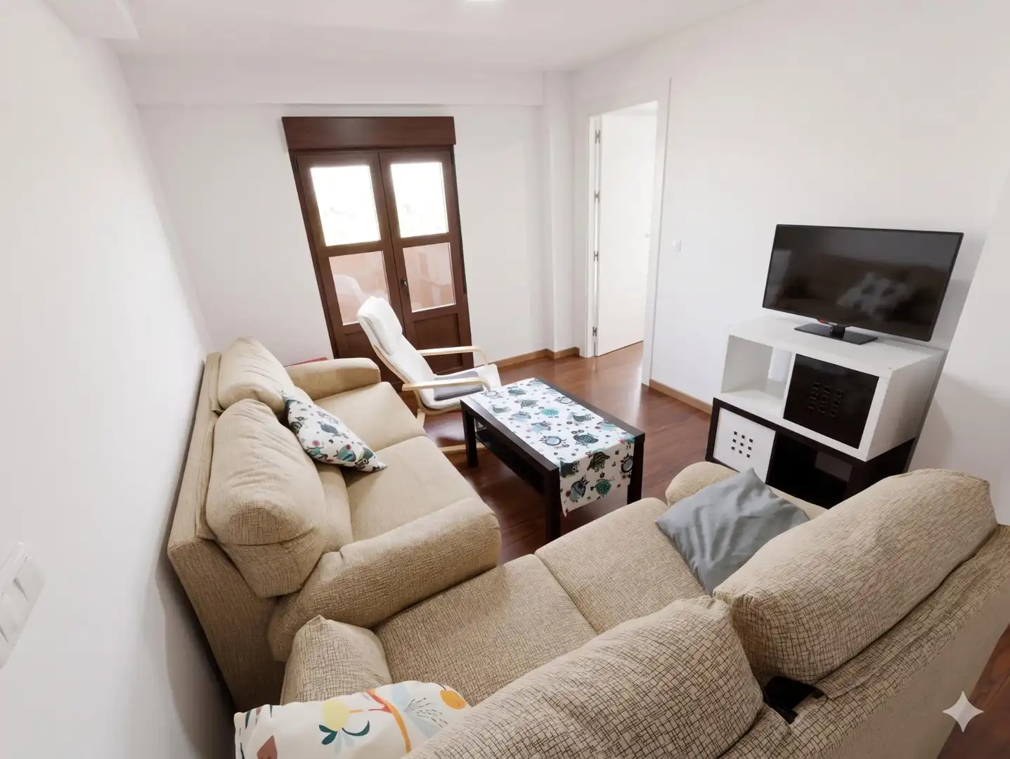 Living room of Flat for rent in  Granada Capital  with Air Conditioner, Heating and Furnished