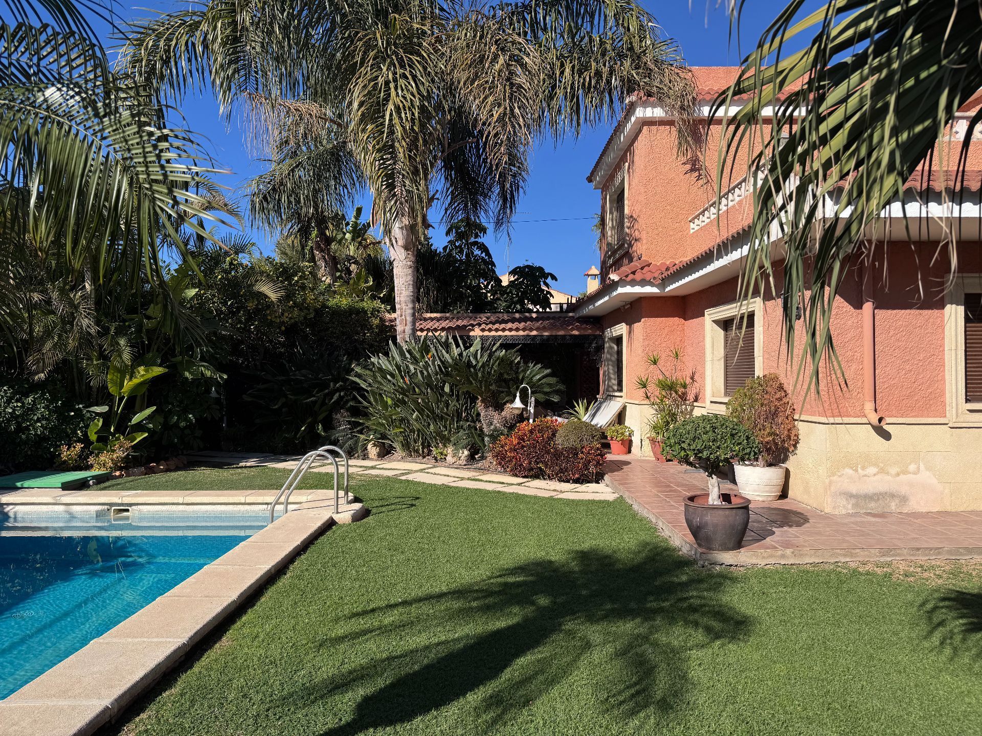 Jardí de Casa o xalet en venda en Roquetas de Mar amb Aire condicionat, Traster i Piscina