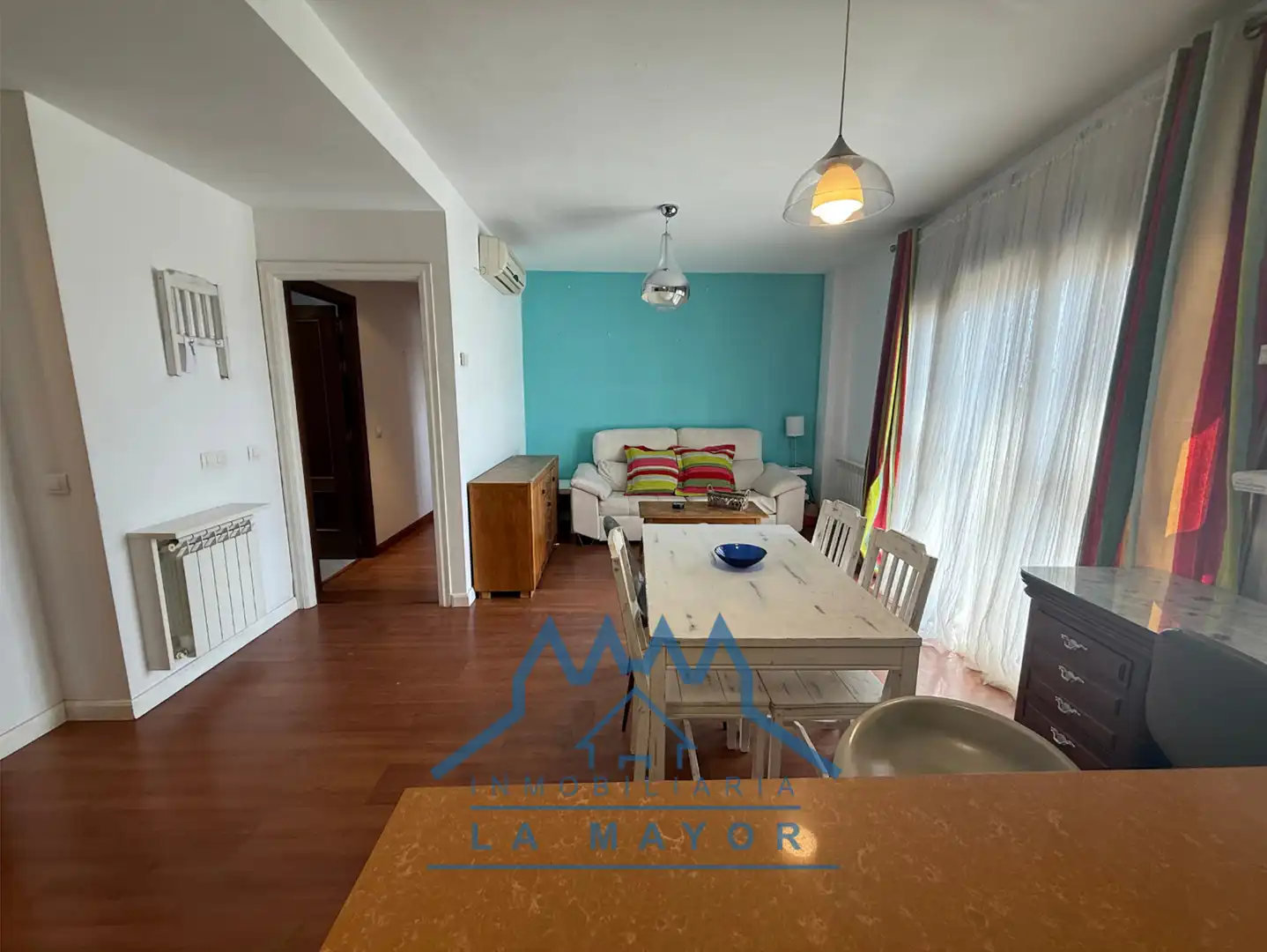 Sala de estar de Piso en venta en Ciudad Real con Parquet y Piscina comunitaria