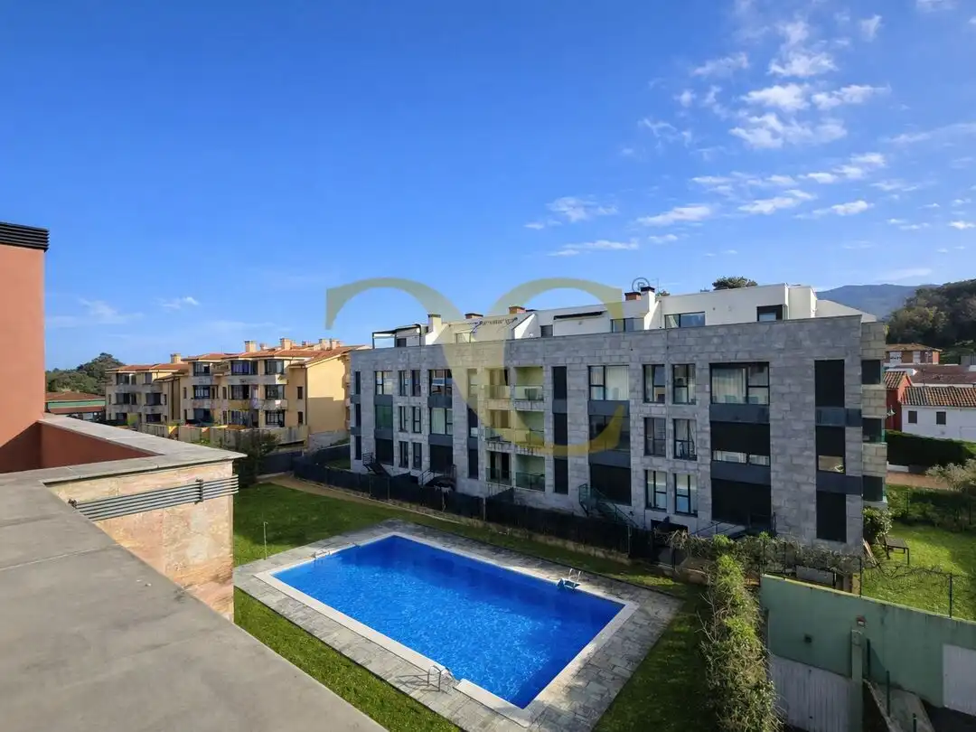 Schwimmbecken von Dachboden zum Verkauf in Llanes mit Heizung, Privatgarten und Terrasse