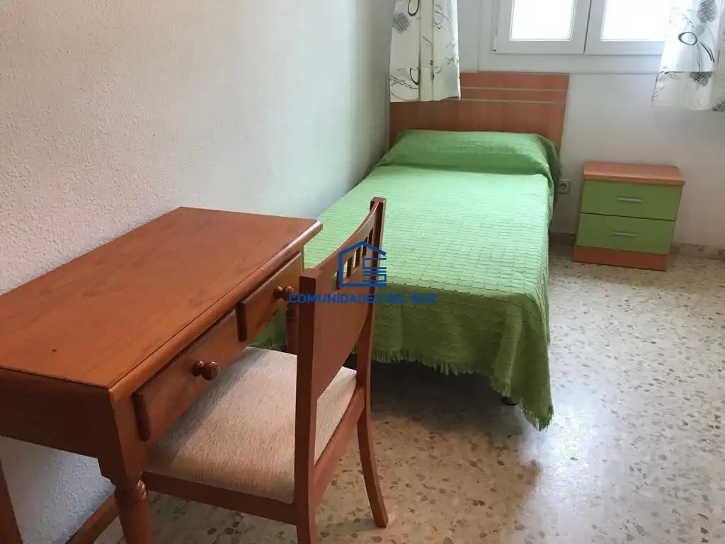 Dormitori de Pis de lloguer en Cádiz amb Terrassa i Moblat
