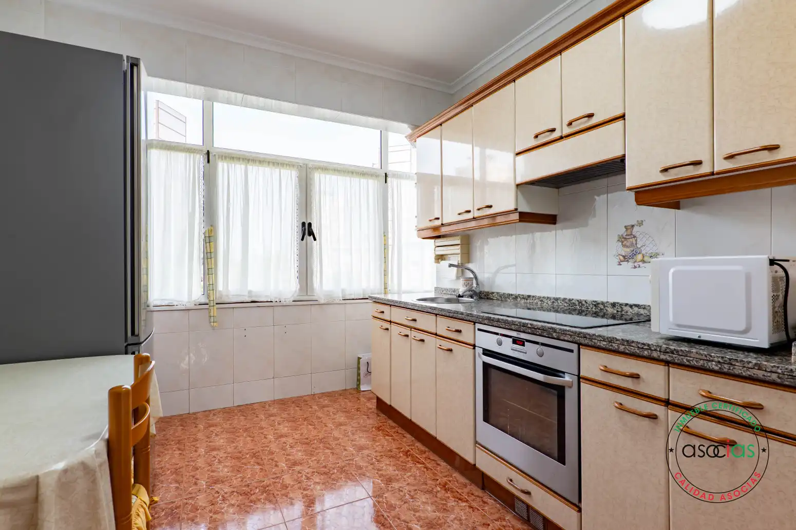 Cuina de Pis en venda en Gijón  amb Calefacció, Parquet i Terrassa