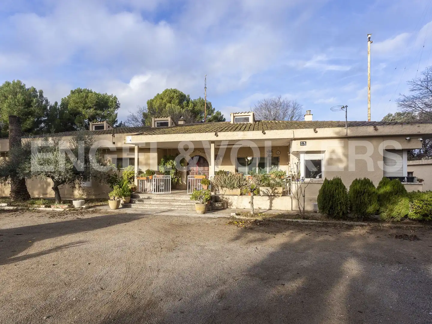 Vista exterior de Finca rústica en venda en Banyeres del Penedès amb Aire condicionat, Calefacció i Jardí privat