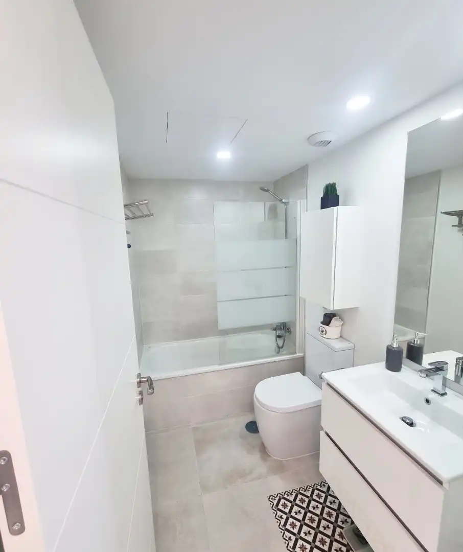 Baño de Piso en venta en Benalmádena con Aire acondicionado, Calefacción y Terraza