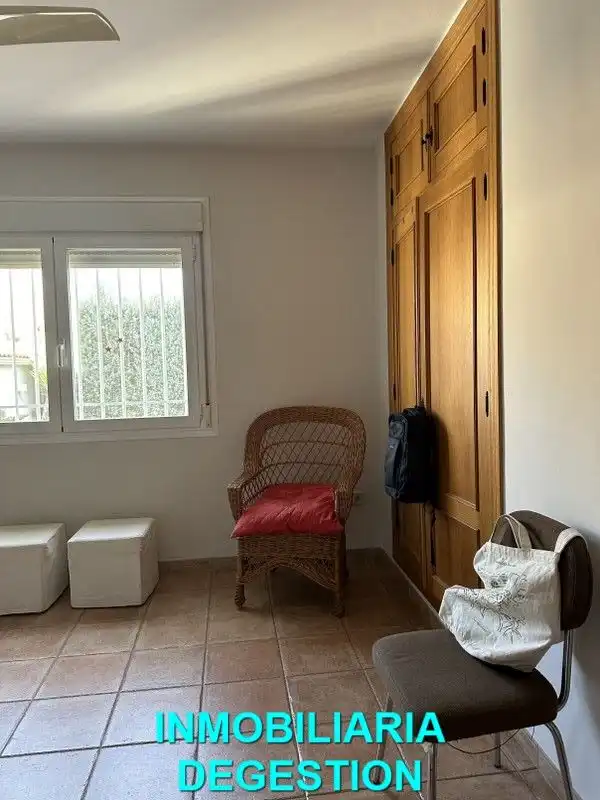 Dormitori de Casa o xalet en venda en Linares amb Aire condicionat, Calefacció i Jardí privat