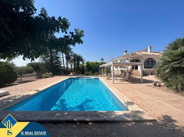 Chalet con piscina en venta en Ciudad Quesada