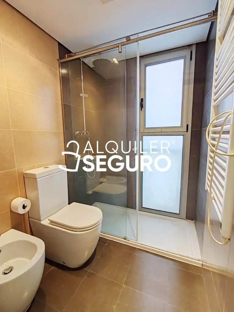 Bany de Pis de lloguer en Alicante / Alacant amb Aire condicionat, Terrassa i Piscina