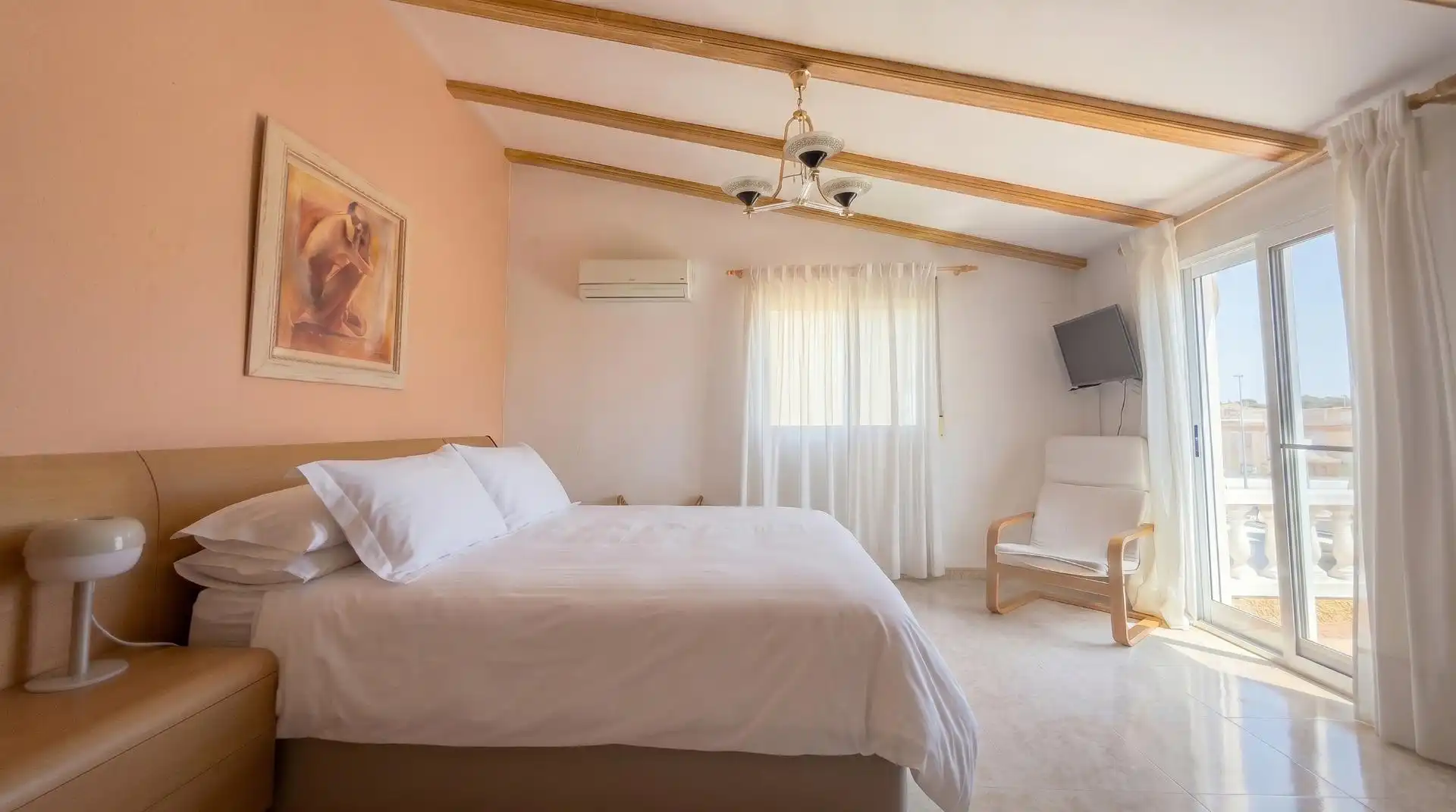 Dormitori de Casa o xalet en venda en La Pobla de Vallbona amb Aire condicionat, Calefacció i Jardí privat
