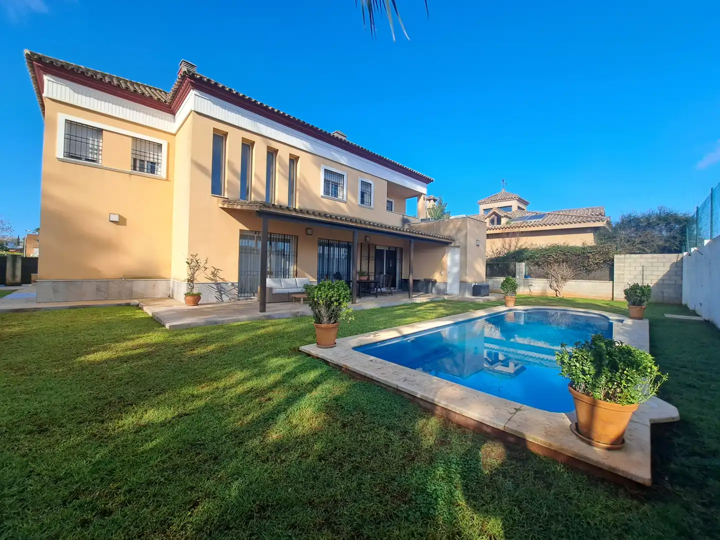 Jardí de Casa o xalet en venda en Dos Hermanas amb Aire condicionat, Jardí privat i Terrassa