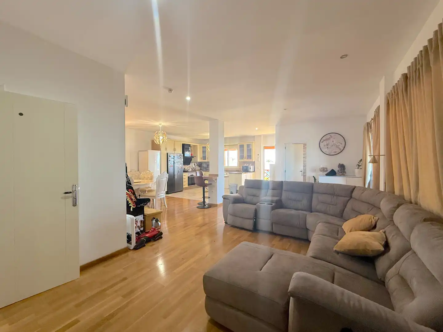 Sala d'estar de Casa o xalet en venda en Adeje amb Aire condicionat, Jardí privat i Terrassa
