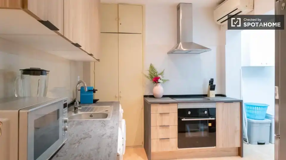 Cocina de Piso de alquiler en Madrid con Aire acondicionado, Calefacción y Amueblado
