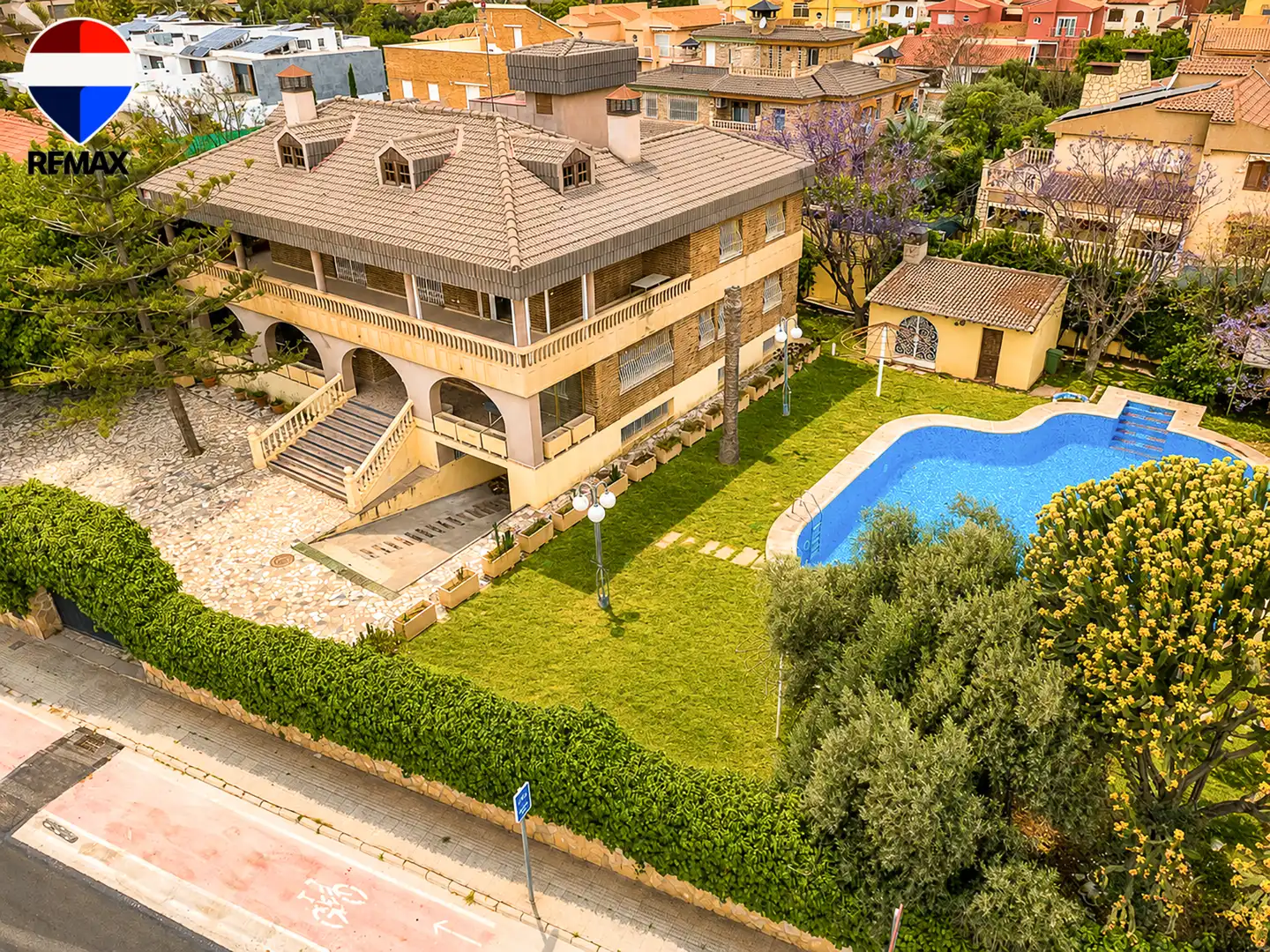 Vista exterior de Casa o xalet en venda en Sant Joan d'Alacant amb Aire condicionat, Jardí privat i Terrassa