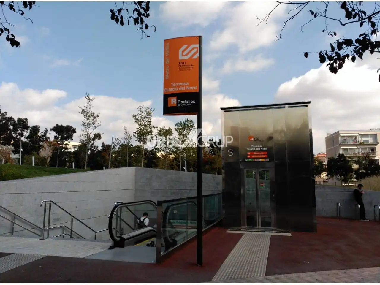 Piso en venta en Terrassa con Calefacción, Terraza y Alarma