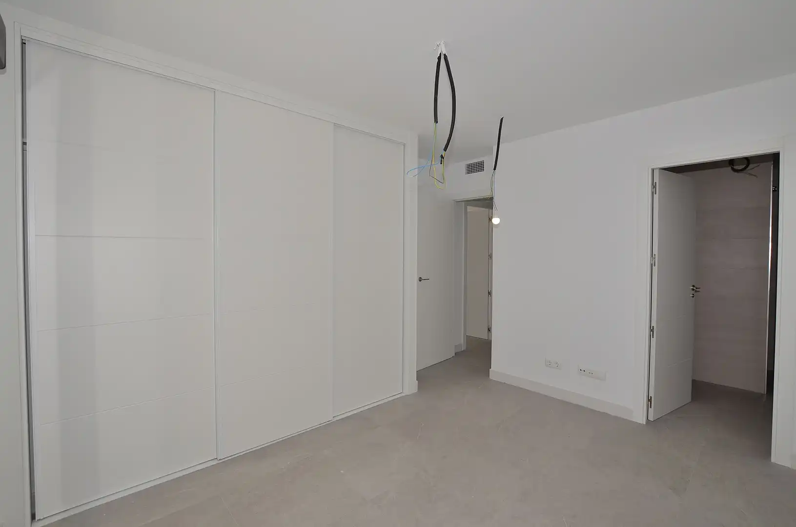 Bedroom of Flat for sale in Fuengirola  with Air Conditioner, Terrace and Storage room