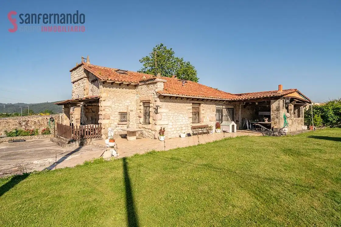Außenansicht von Haus oder Chalet zum Verkauf in Torrelavega  mit Heizung, Privatgarten und Terrasse