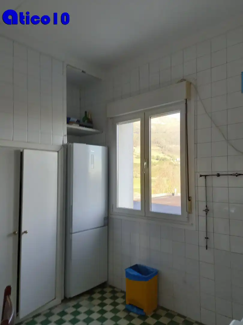 Küche von Einfamilien-Reihenhaus zum Verkauf in Oviedo  mit Heizung, Privatgarten und Parkett
