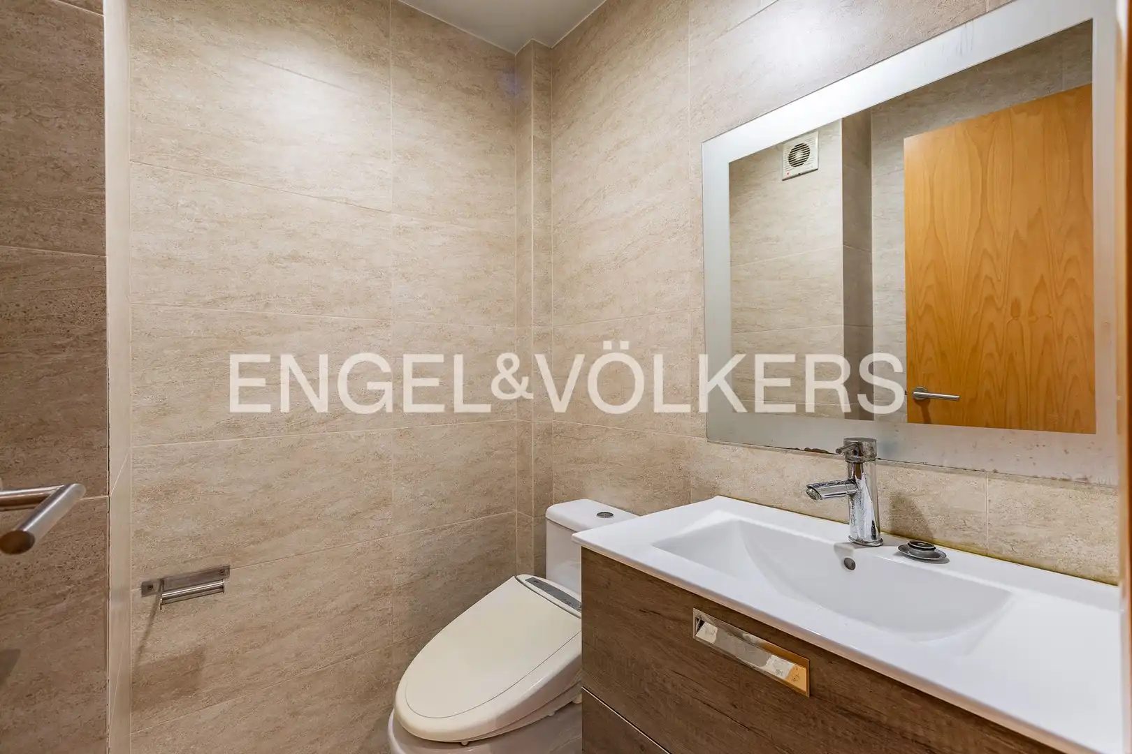 Baño de Casa adosada en venta en Sabadell con Calefacción, Terraza y Balcón