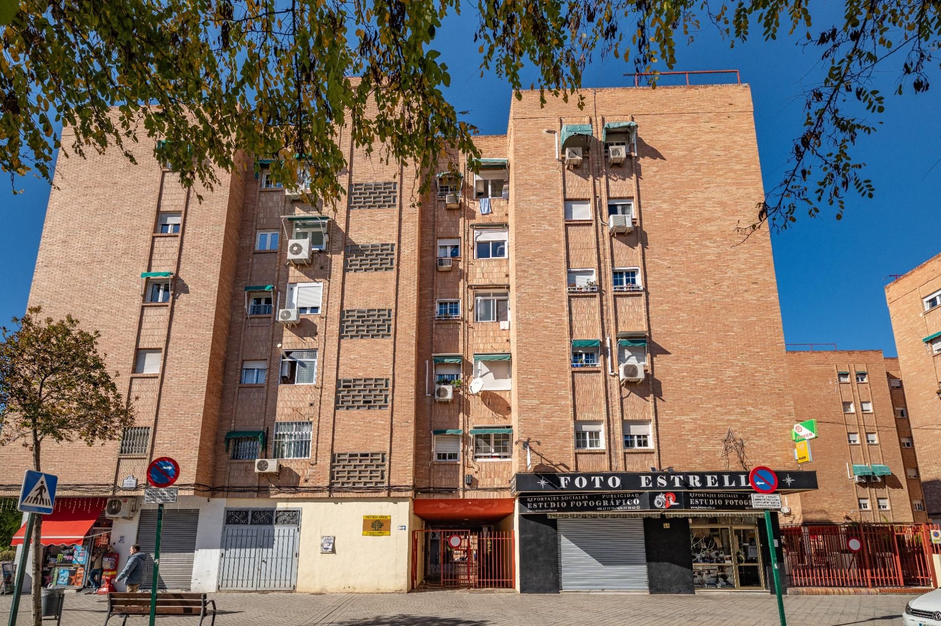 Vista exterior de Piso en venta en  Granada Capital con Terraza y Balcón