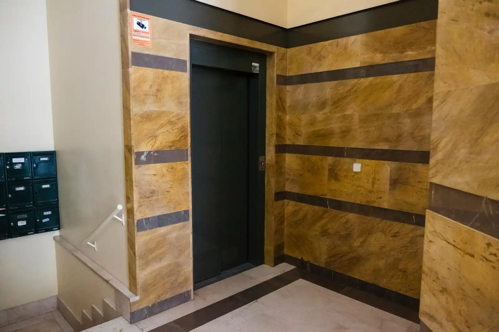 Piso en venta en Albacete con Aire acondicionado, Calefacción y Parquet