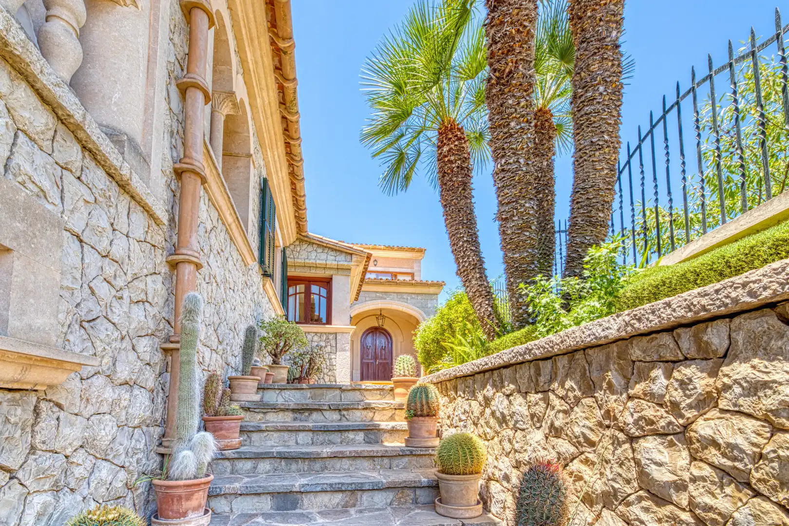 Exterior view of Houses for sale in Calvià  with Private garden