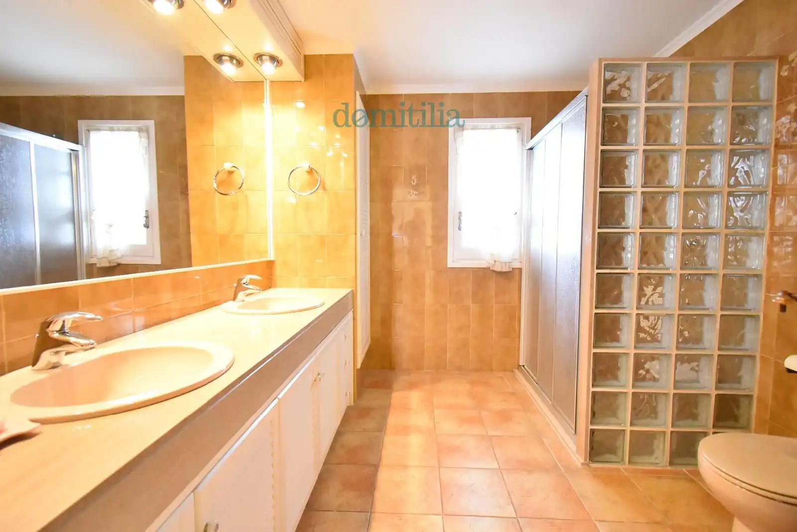 Bany de Casa o xalet en venda en Castellar del Vallès amb Calefacció, Jardí privat i Terrassa