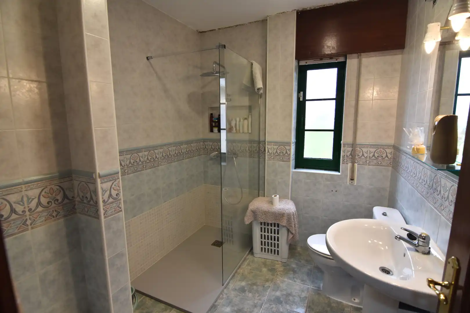 Baño de Casa o chalet en venta en Pontedeume con Calefacción, Jardín privado y Parquet