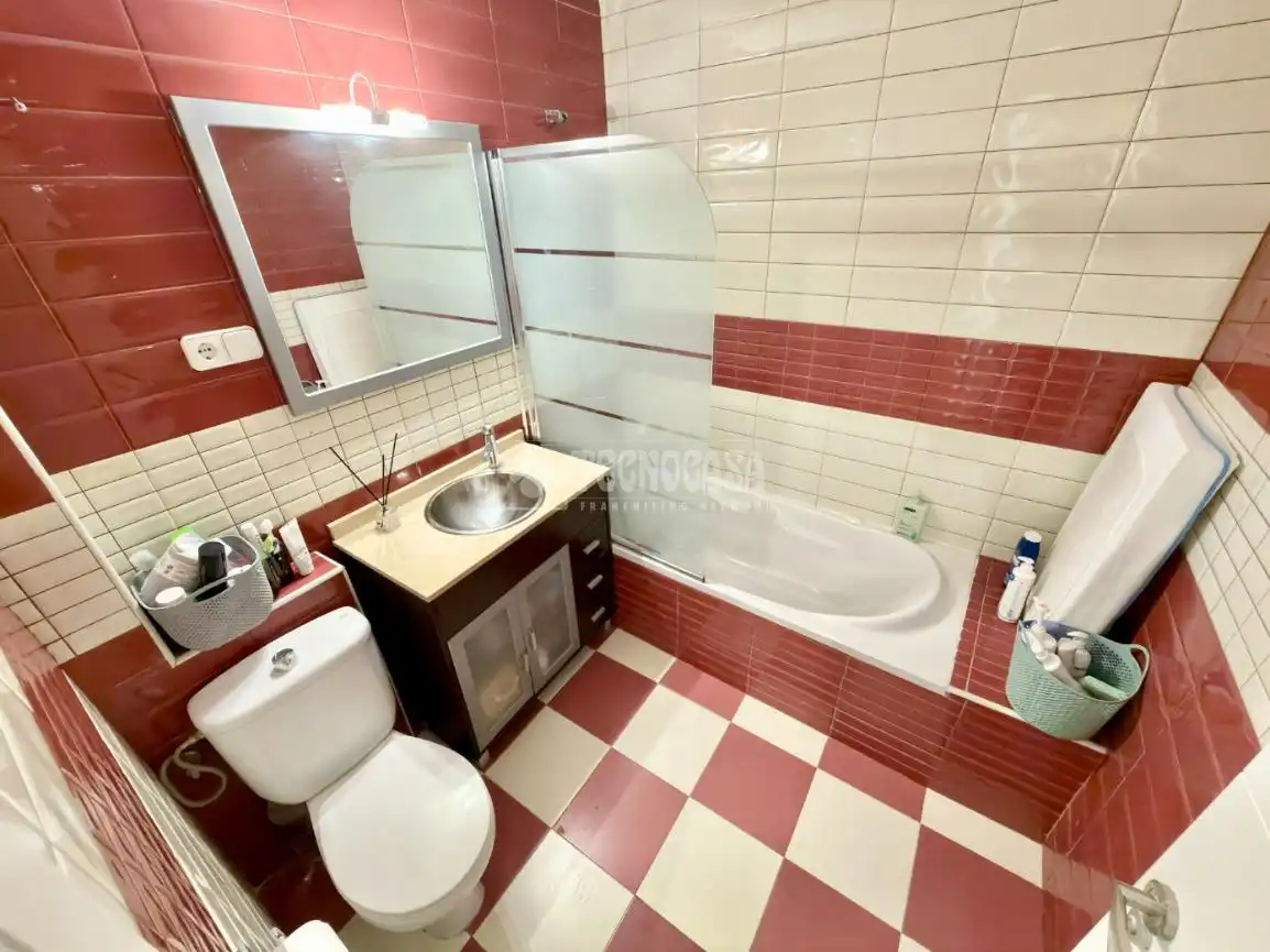 Badezimmer von Wohnung zum Verkauf in Cabanillas del Campo mit Klimaanlage, Heizung und Terrasse