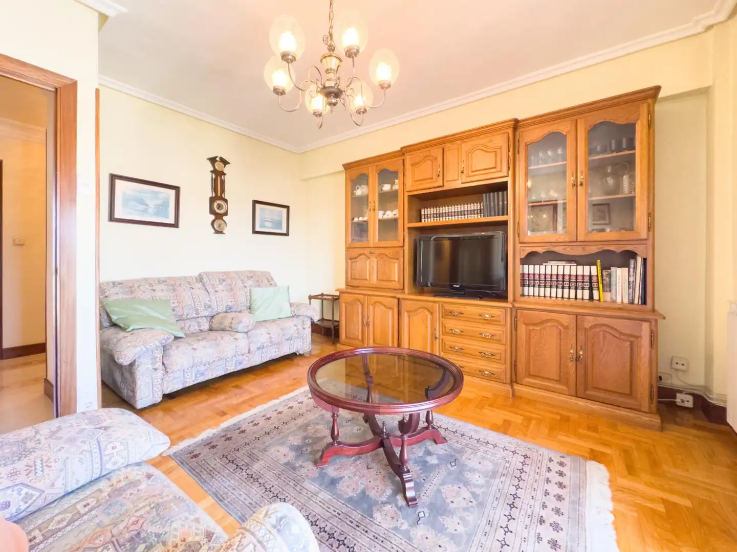 Sala de estar de Apartamento en venta en Irun  con Calefacción, Trastero y Amueblado