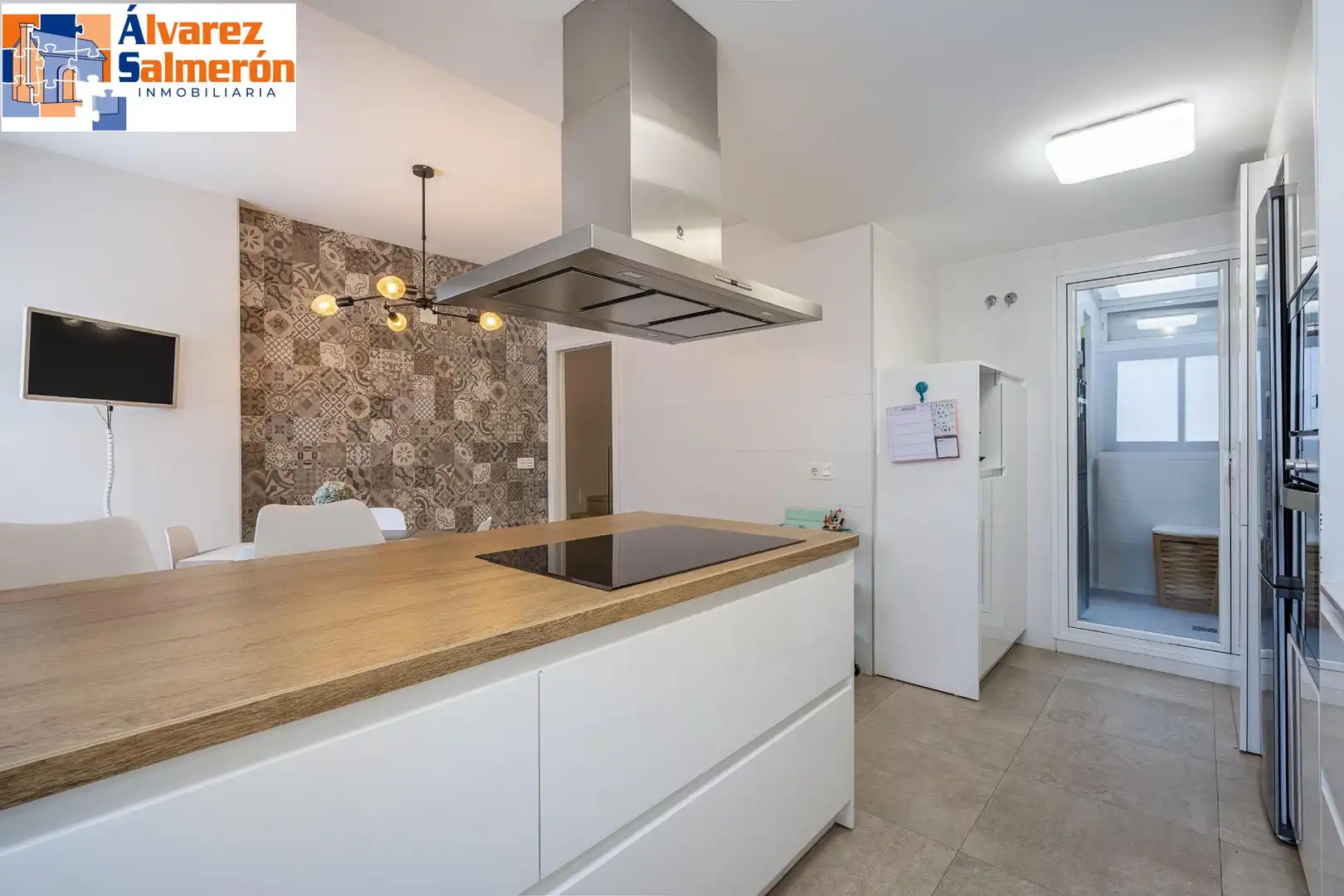 Küche von Einfamilien-Reihenhaus zum Verkauf in Granada mit Privatgarten und Balkon
