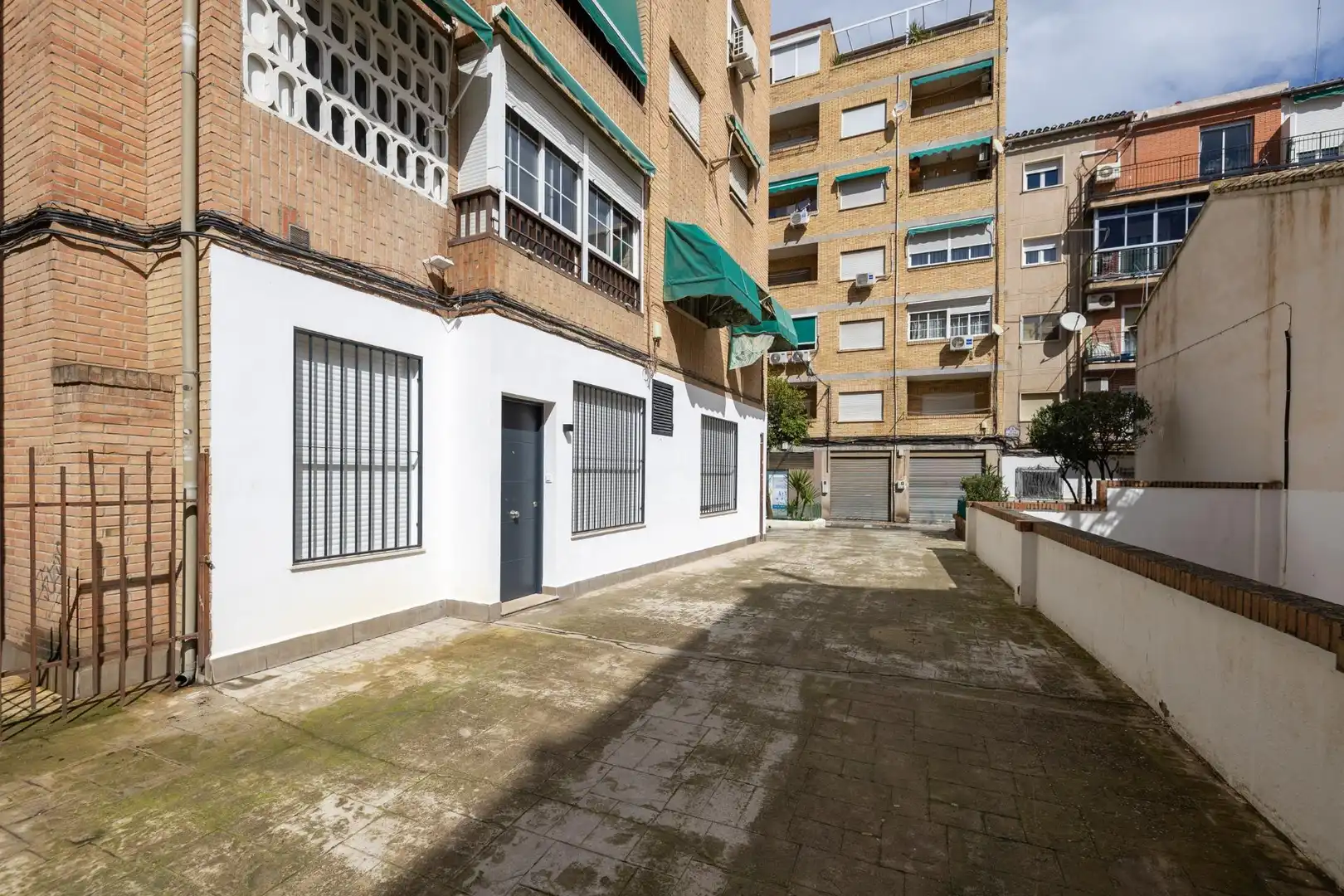 Außenansicht von Wohnung zum Verkauf in Granada mit Heizung und Alarm