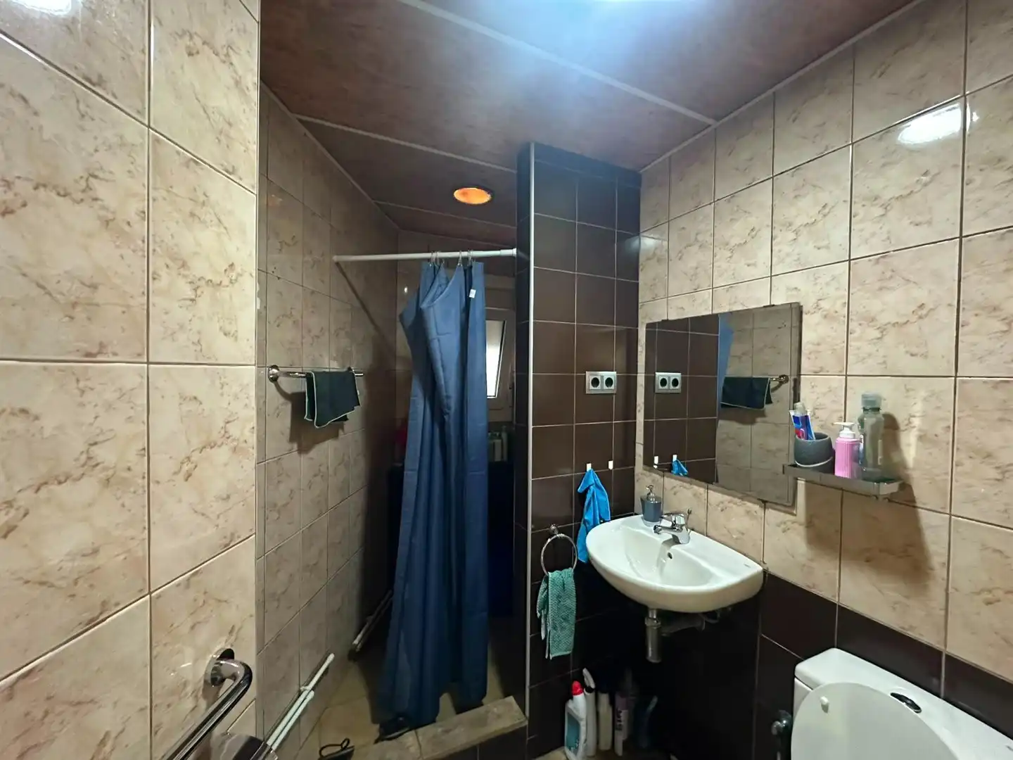 Bany de Planta baixa en venda en Barcelona amb Parquet